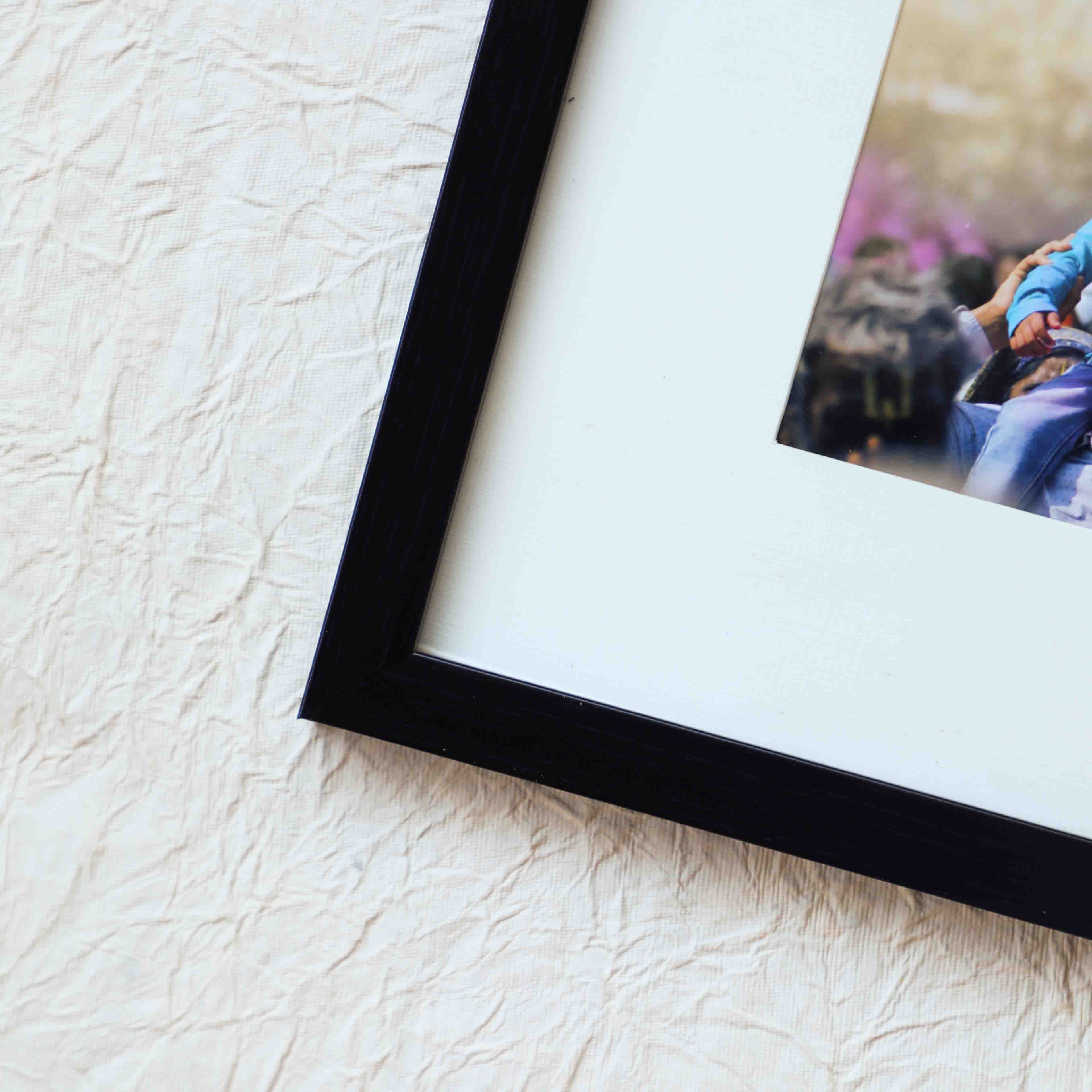 Signature Frame  (Medium)